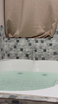 Sesso nella jacuzzi -parte 1