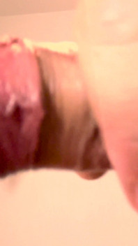 Te muestro mi polla muy dura. Quieres follarme?