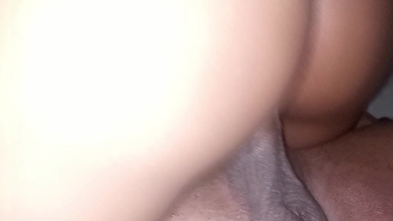 DFLOW69: Moje velká prsa v jeho tváři, když na něm jezdím