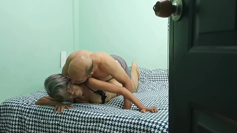 Swingersamateur40: तुम अधोवस्त्र में मुझे देखा और मदद नहीं कर सका, लेकिन अपने आप को छूने ।