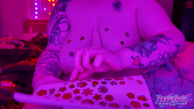 Hunnybrat: Gros Nichons Huilés Et Collés