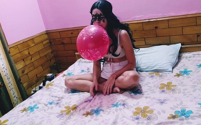 Bolly Karma: Ik wil mijn lul in haar sexy sletvullende ballonnen steken
