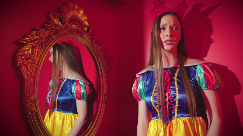 Cosplayground: Hazel Moore as Snow White Squirts on Bianca Beauchamp - Snow...