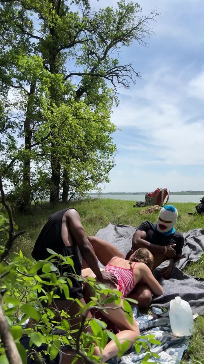 Jackrackemxxx: Dietro le quinte - MILF e 2 bbc doppio anale picnic