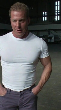Derek Pain - the Only Competitive Bodybuilder in the World Who Could Handle the One Leg Suspension