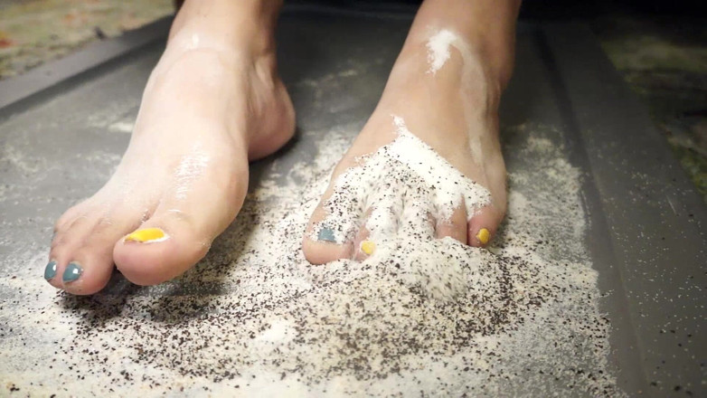 DeesDeepThroat: Crunchyfeet