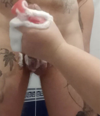 Zona901: Fingering my cock with a soapy sponge #1
