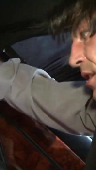 Aventura en coche cachonda con ébano tetona