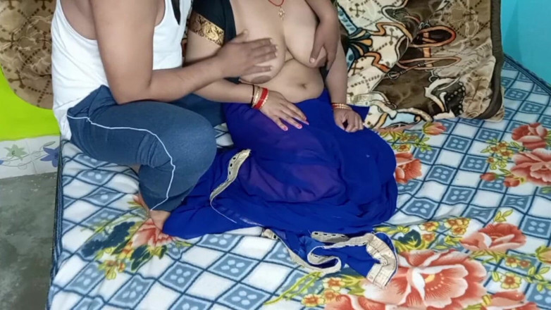 Manjushukla: ब्लू कलर की साड़ी में नई सेक्सी भाभी।
