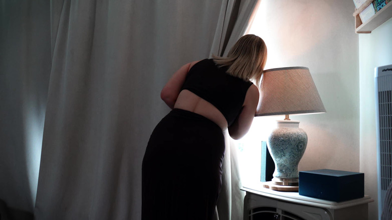 JessieHH: 어린 배다른 여동생 의붓아버지 따먹기 4K