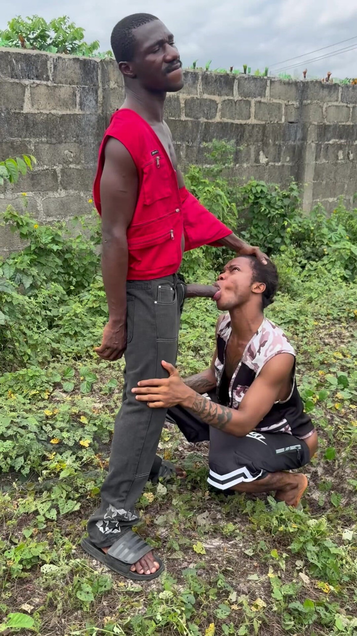 Baddestboyxxx: Kejutan besar di bawah seluar pendek saya