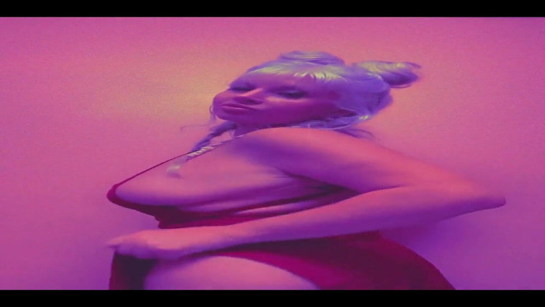 PaintedRose: Revved up..为什么？为你的红色火箭。答案是肯定的