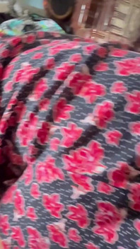 सौतेले पिताजी मुझे उसे चूसने के लिए अपने कमरे में ले जाते हैं