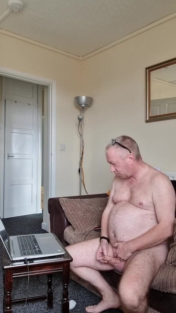 Robert Ellis porn: Male masterbating until load shoots