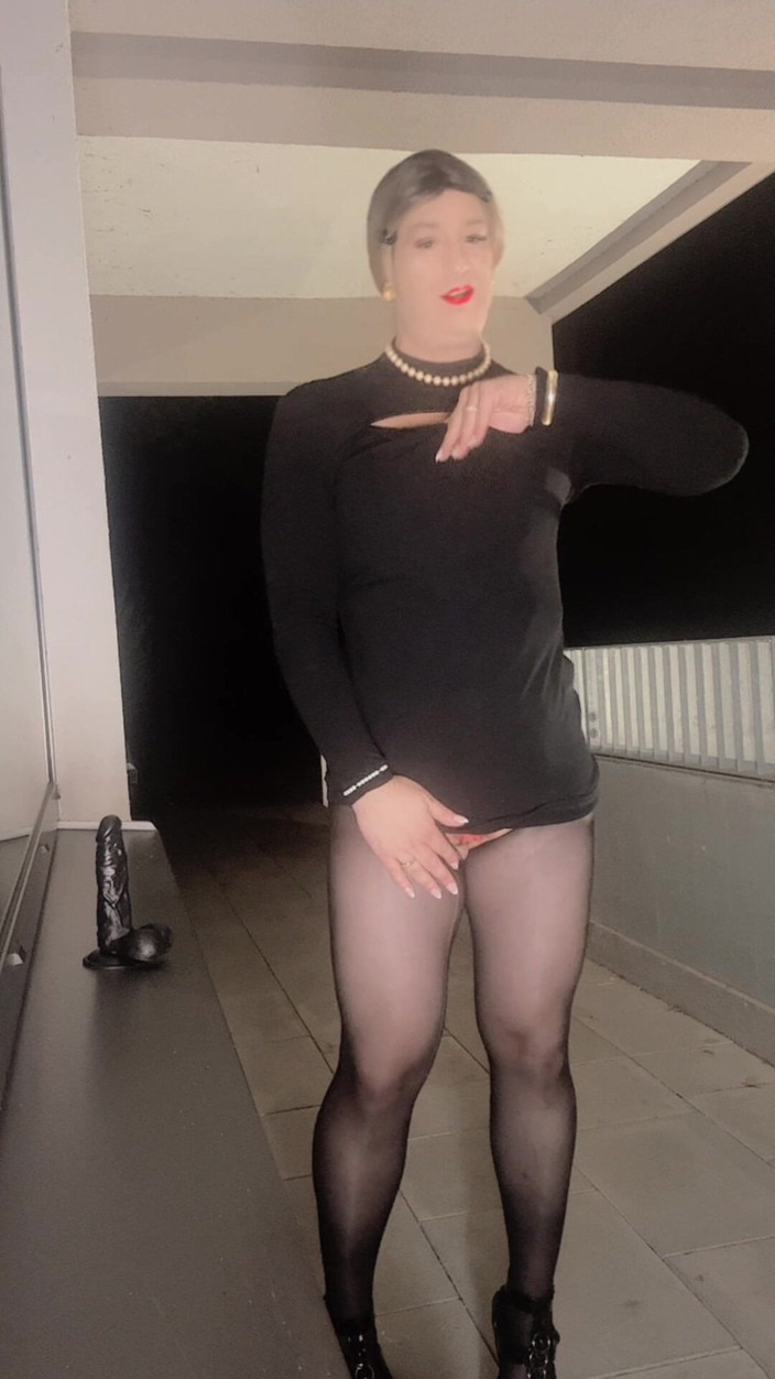 SissyDaniella: Sissy poslouchá bohyni Yasmin