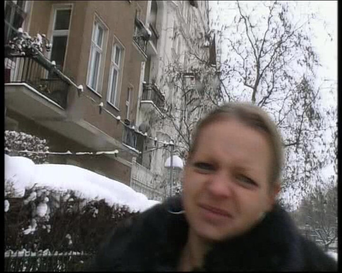 Deutsche Camgirls: Amcığı pirsingli amatör Alman genç kız oyuncağıyla oynuyor