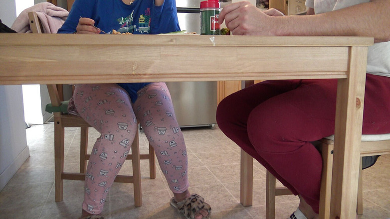 Souzan Halabi: Ibu tiri muslim hampir menangkap saya melancap di bawah meja