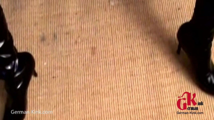 German Kink: Leder-schätzchen zu dritt gefickt