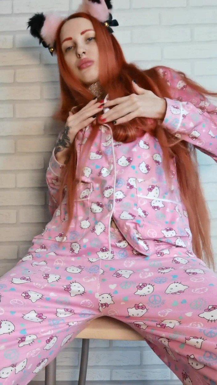 RedFox: 그녀의 보지로 BDSM 게임을 하고 바나나로 바닥을 따먹는 Nastya Fox Baby