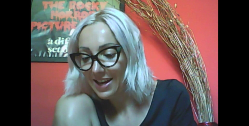 savannahamatoriale: Un adevărat expert în penis. Chantal primește fotografii intime și comentarii cu...