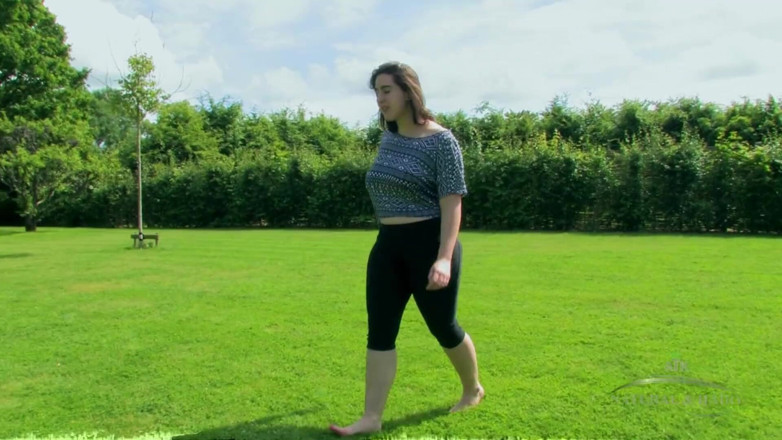 ATK Fans (Hairy): Beryl Is Rocking Her Bare Feet Through the Soft Grass