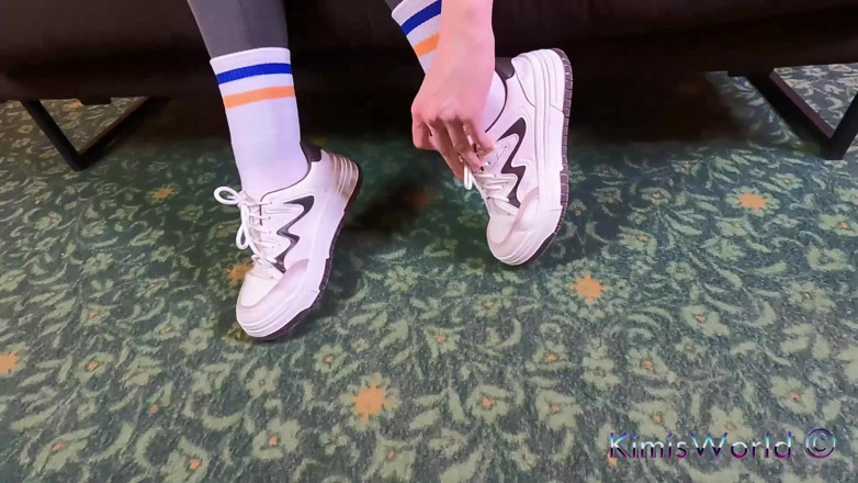 KimisWorld: Skinny Sporty Feet - Sneakers to Sheer Pantyhose