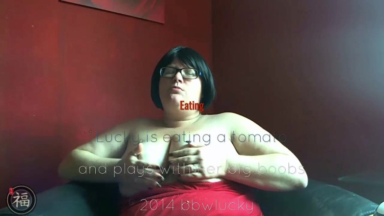 Bbw Lucky: Mâncând roșii