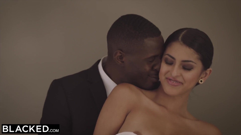 Blacked: Blacked - seksi model Sophia Leone ilk kez büyük zenci yarağı...