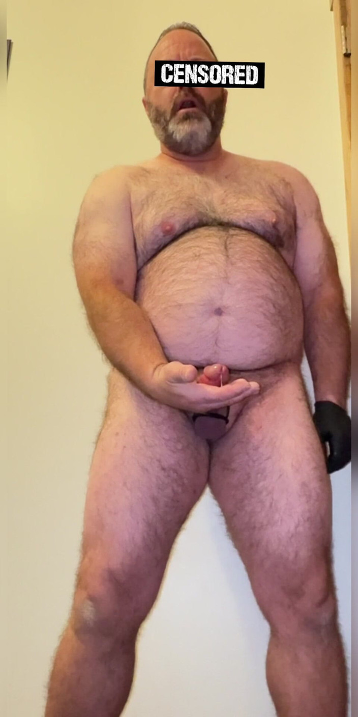 Anal Steve: アナルスティーブが激しくジャッキした後、大きなバットプラグとコックリングで絶頂