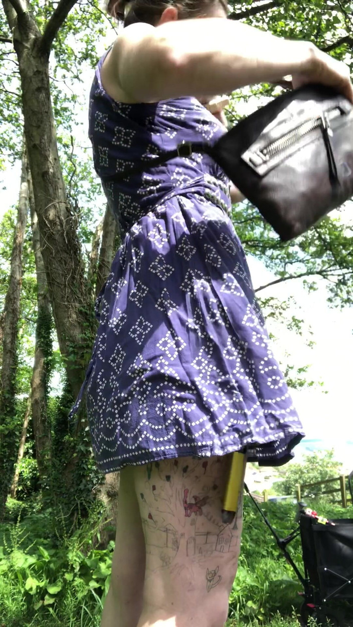 MistressWriggler: 在我的衬衫礼服下去突击队后，地球上最好的气味是超级容易进入