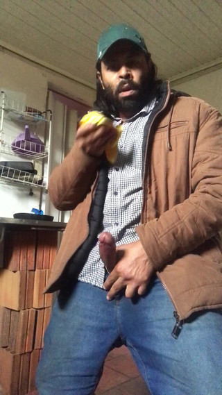 i7Bernard: Kullanılmış külot kokulu.