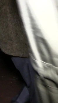 Pták milující děvka MILF Kitty Love saje některé nadržené doggery na parkovišti