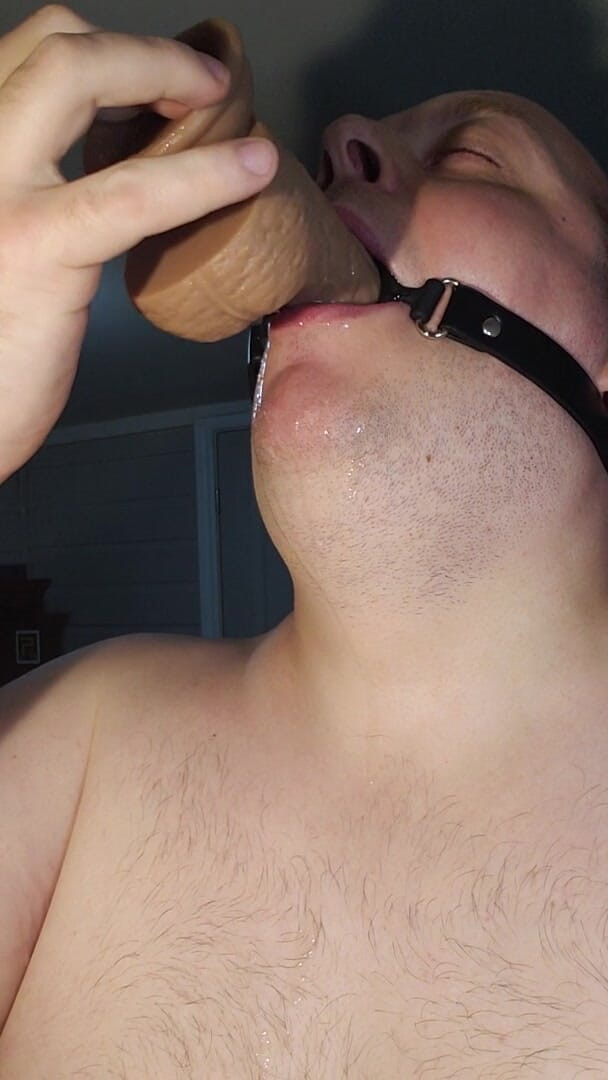 Charlieboy69: Неохайний глибокий заглот 7-дюймовий ділдо з кляпом у роті