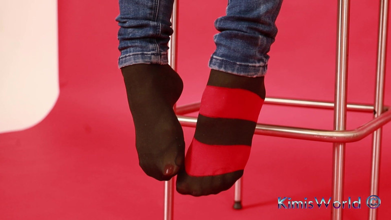 KimisWorld: 나막신과 불투명한 스타킹 - 풋플레이 대비