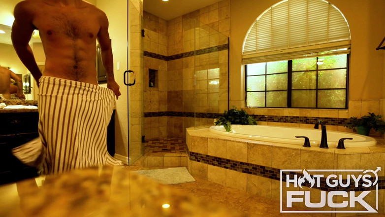 Hot Guys Fuck: Juego de polla de Roman Cain: una probada de gruesa...