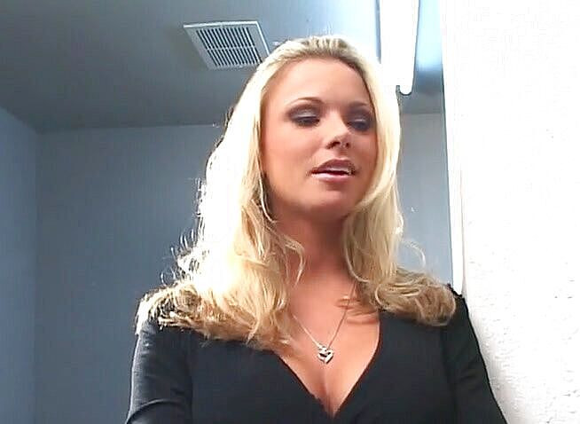 Analiscius: Трахаю богиню-блондинку во все дырки