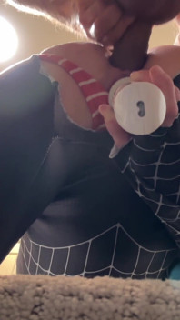 Black Spider Girl Anal Creampie ujawnia jej paskudny sekret. Anal zniszczony przez wielkiego 8-calowego penisa