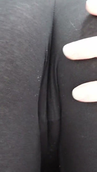 I Show You My Cameltoe in Leggings
