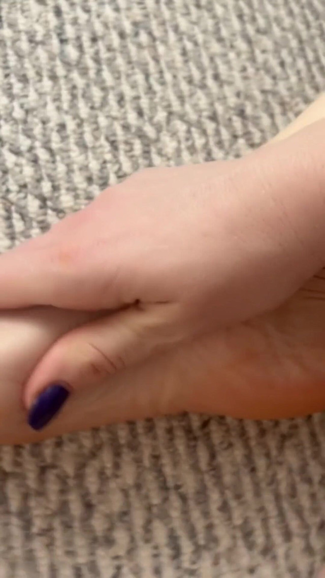 Horny MILF Feet (Alessandra bee)