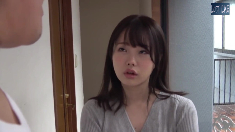 Lust lab: 在浴缸里的意外暴露引发了热量，两个成年人都假装感觉不出来 第3部分