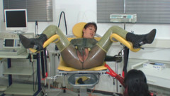 Rubber & Clinic Studio - 1ATOYS: Esame della troia anale perversa