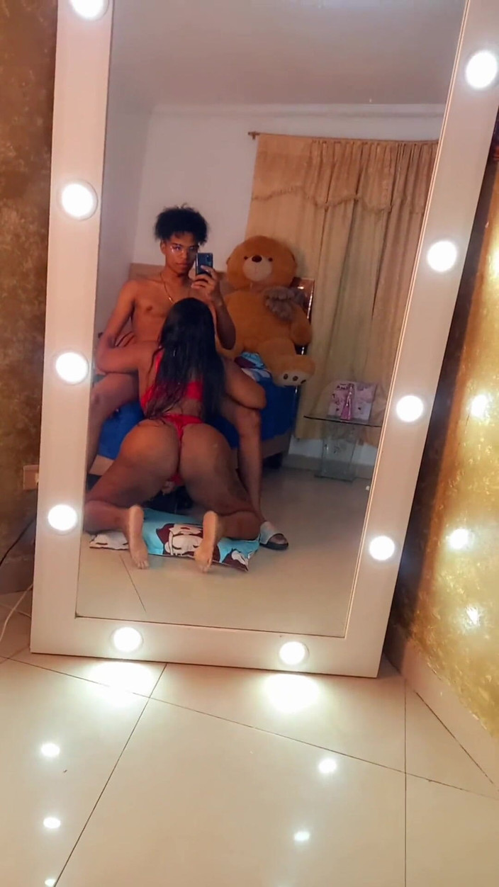 AndreaAndJean: Cewek semok kulit hitam ini pengen banget ngentot kontolku, sebelum...