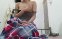Desi Girl Fun: भारतीय लड़की हस्तमैथुन कर रही है