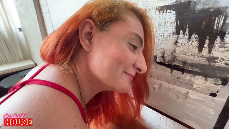 CuckoldHouse: Insaziabile donna sposata viene scopata nel culo in una casa...