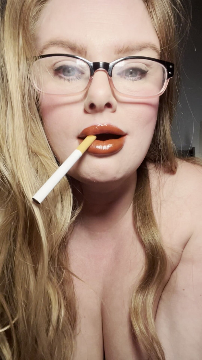 Bonnie rose: Smoking Slut Degrades You!!