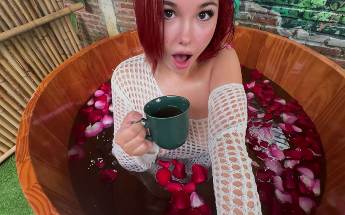 karina_lin: Wanita Asia dengan bokong berlekuk berbicara bahasa Rusia