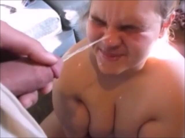 Fat Goddes: Papà mi ha usato e mi ha scopato sputandomi in...