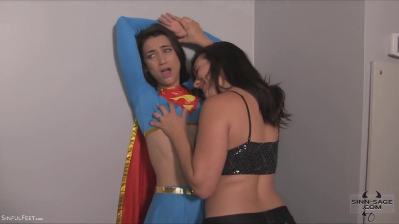 Sinn Sage: Une super fille se fait baiser