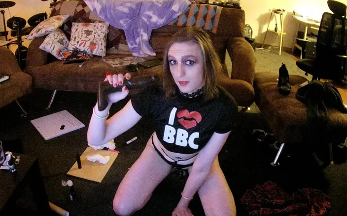 SissyCDMish: Sissycdmish - Qos Sissy Camwhore with Chastity Cage, Butt Plug and...