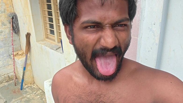 KUMBHA MANOJ KUMAR: XHard umore pieno nel succhiare
